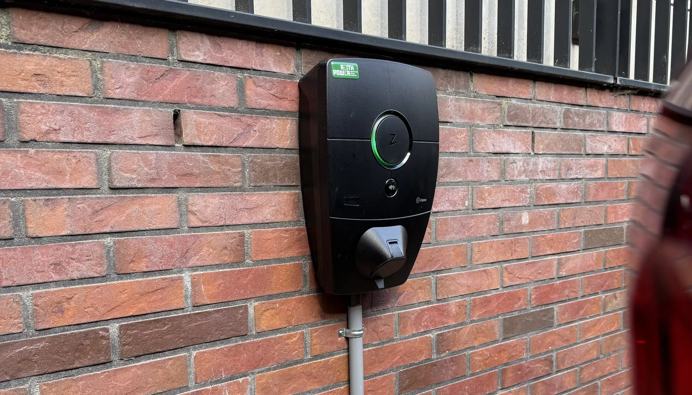 Reith Power plaatst laadpaal bij nieuwbouw
