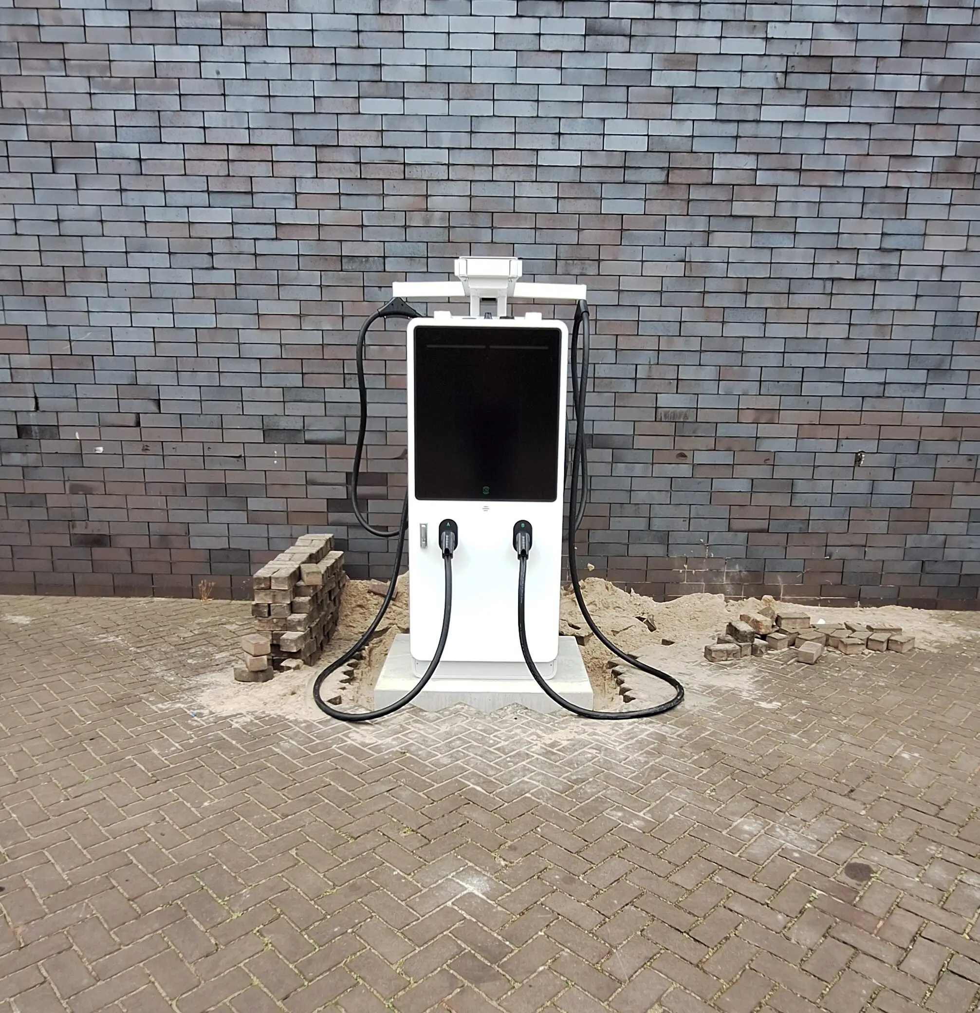 Lagerberg Verhuisgroep voorzien van een 60kW snellader
