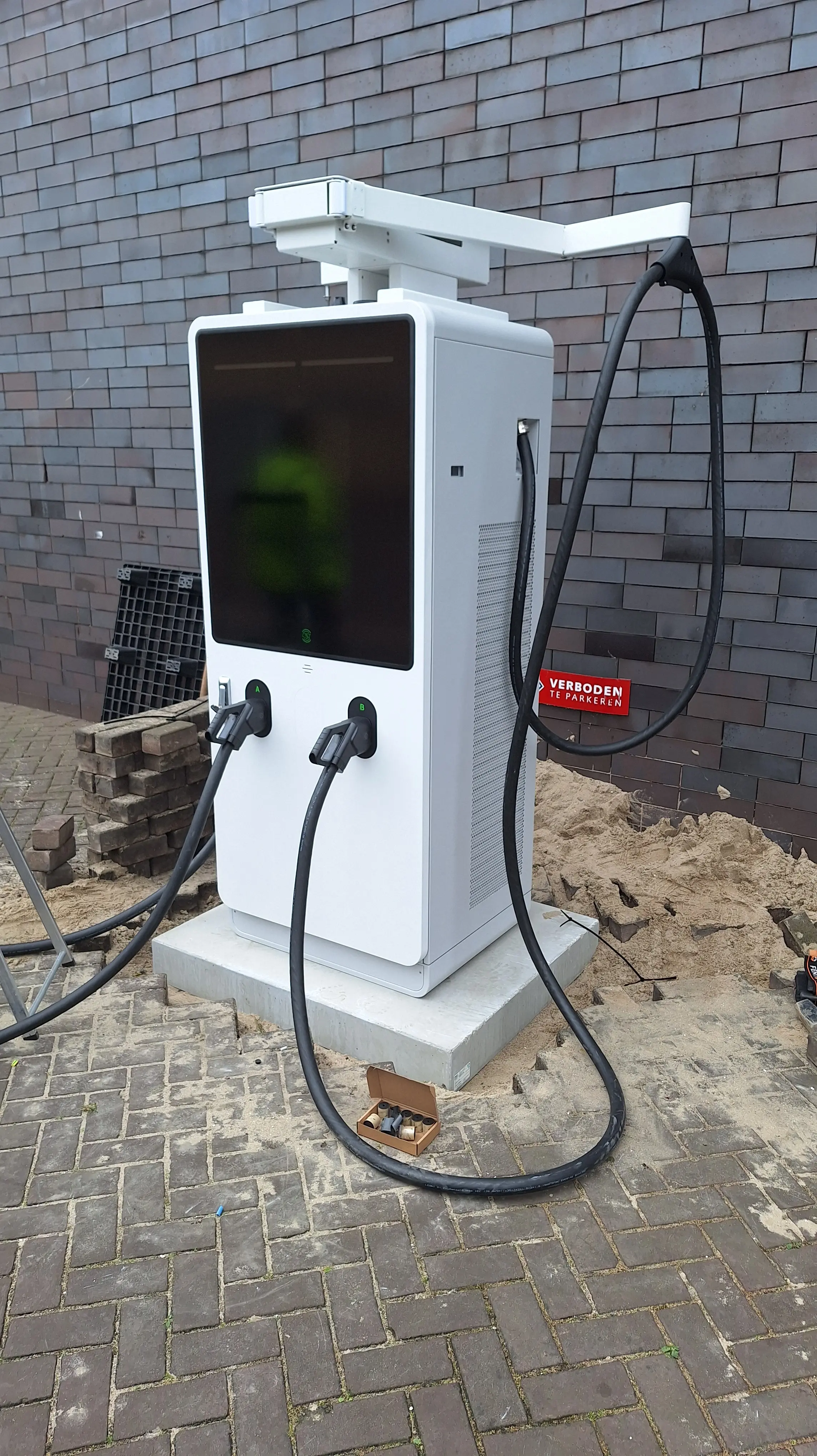 Lagerberg Verhuisgroep voorzien van een 60kW snellader