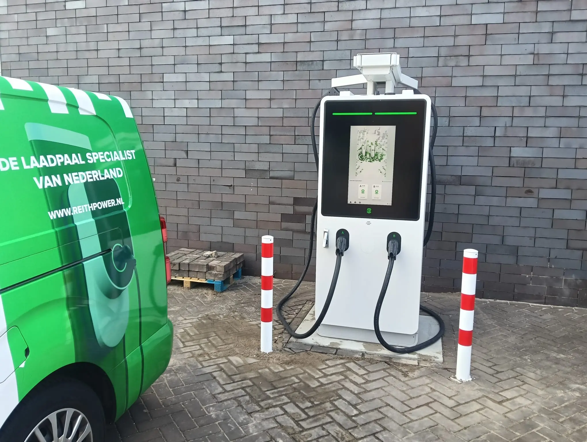 Lagerberg Verhuisgroep voorzien van een 60kW snellader