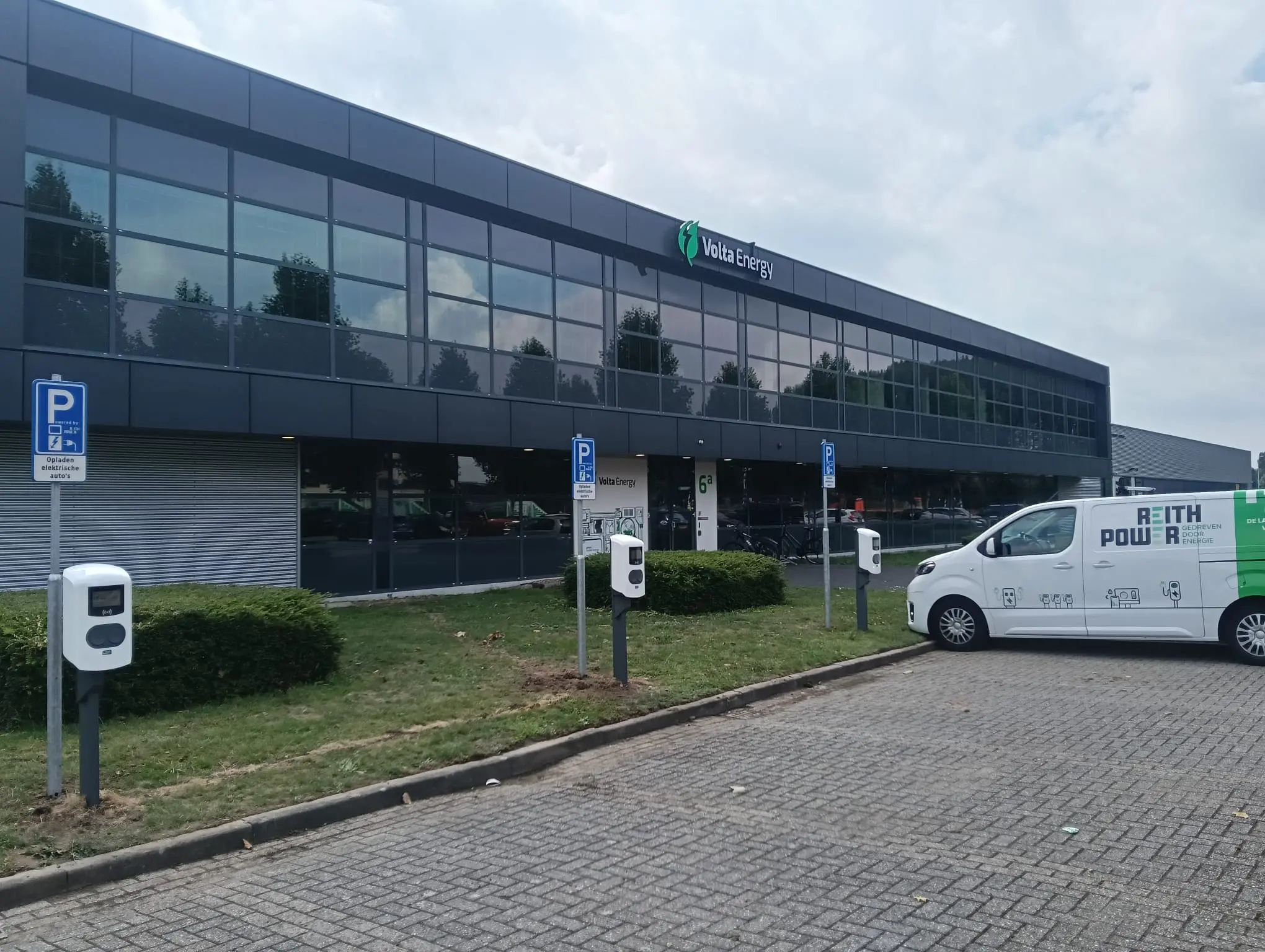 4 laadpunten ter uitbreiding voor Volta Energy