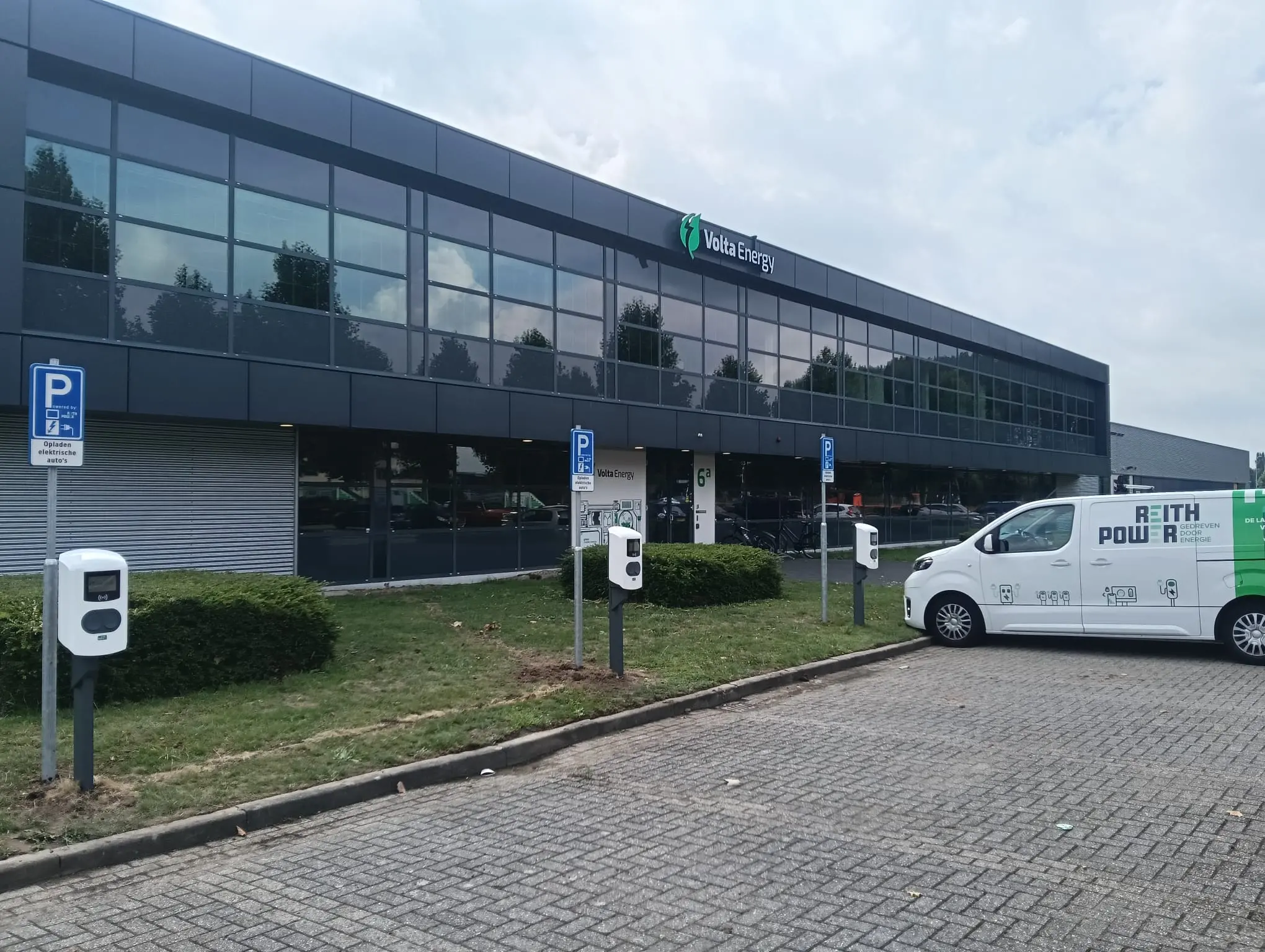 4 laadpunten ter uitbreiding voor Volta Energy