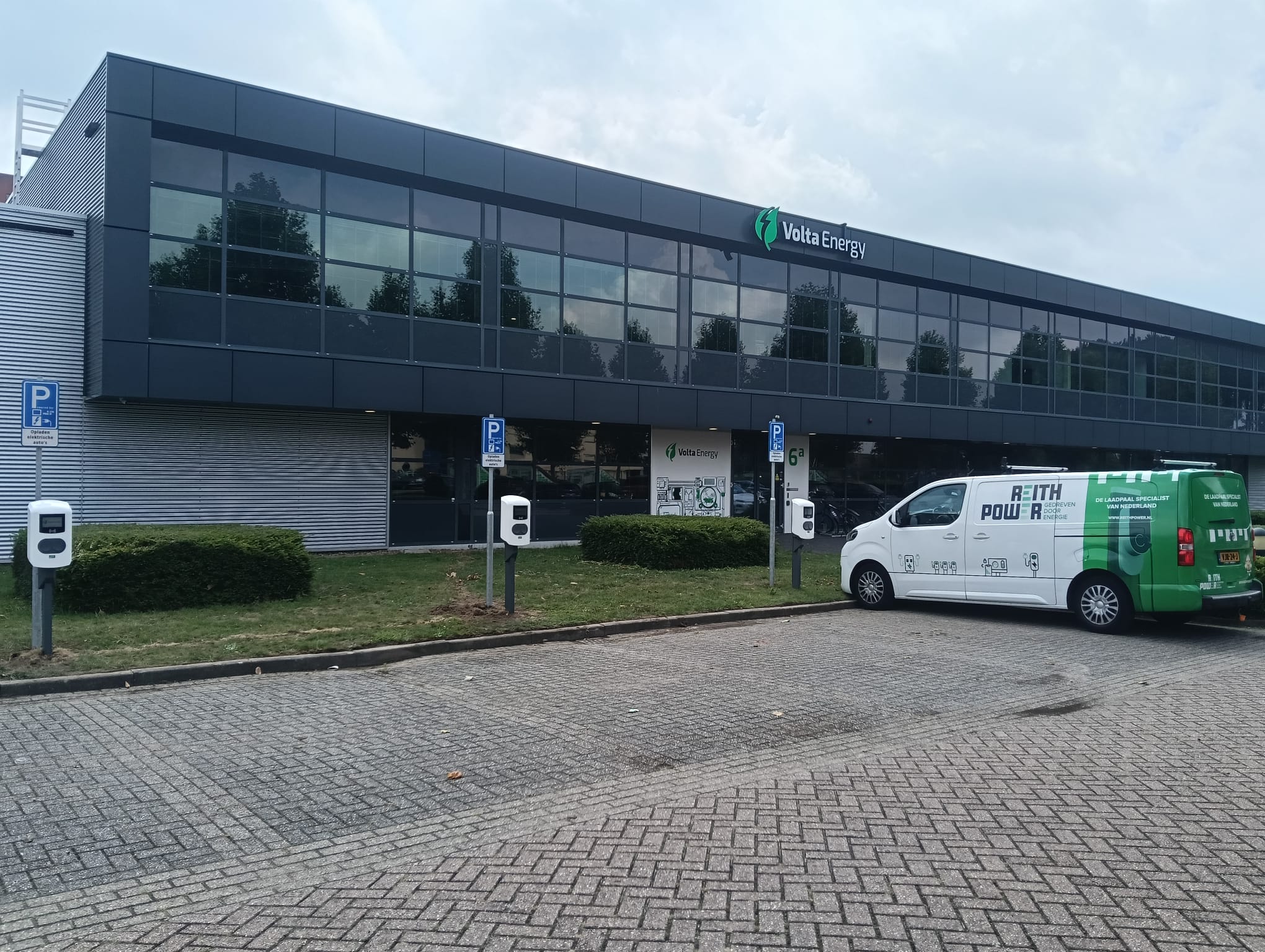 4 laadpunten ter uitbreiding voor Volta Energy