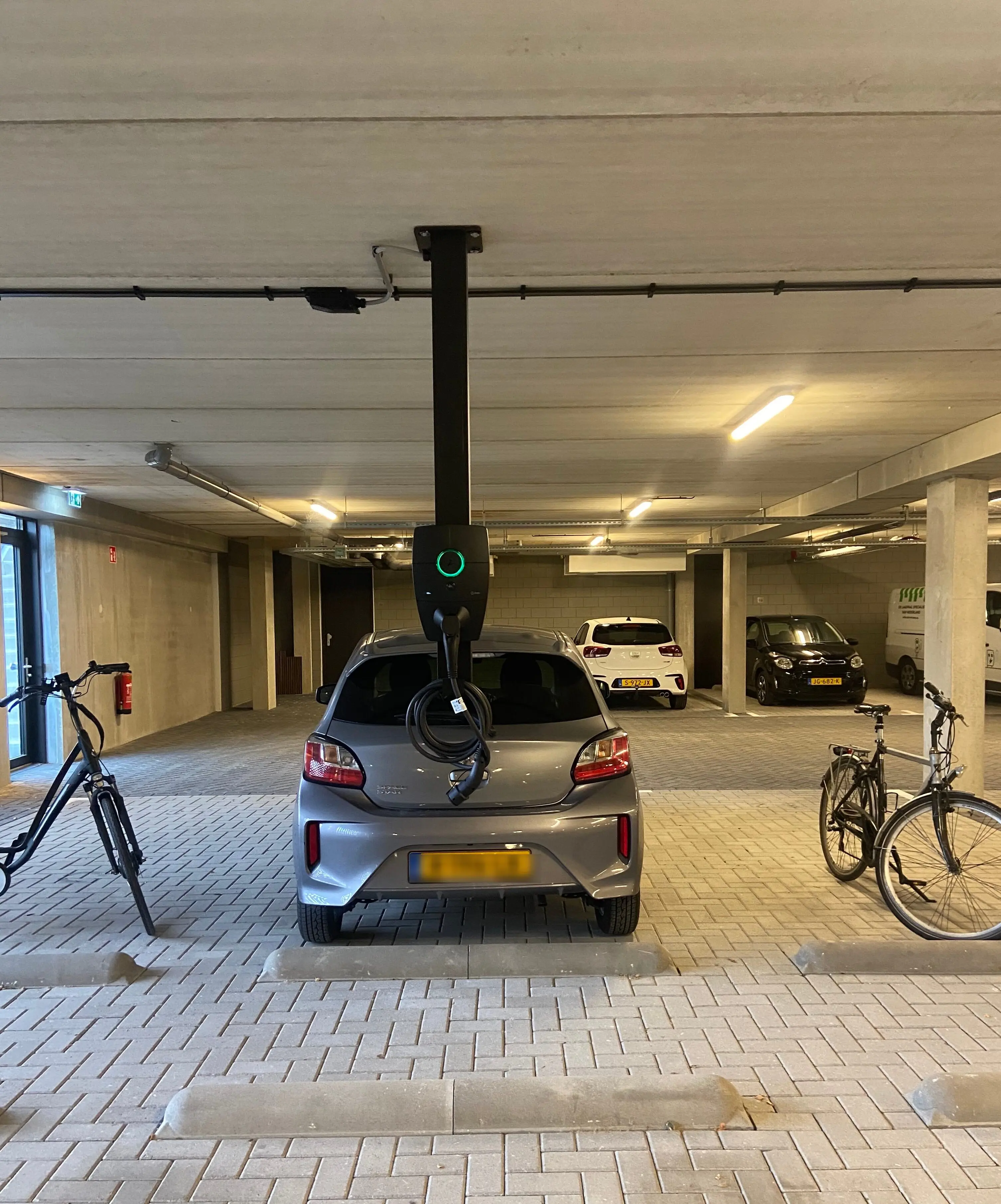 Laadpunten in parkeergarage VvE Cruquius