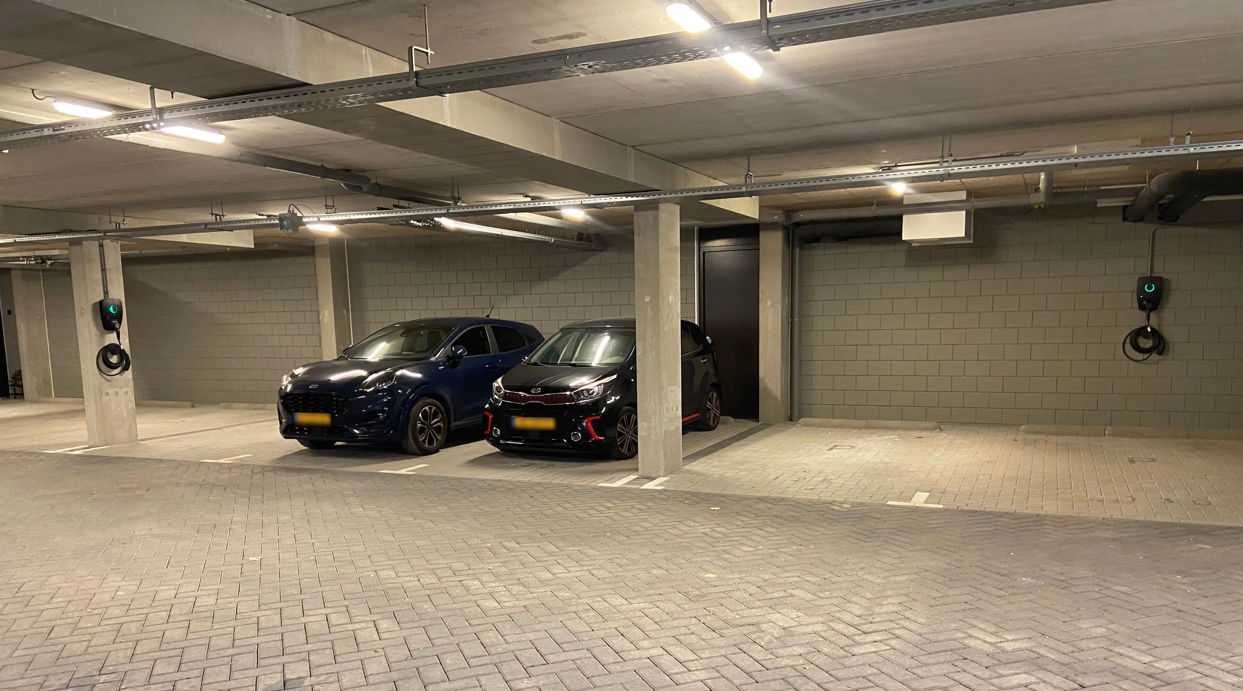 Laadpunten in parkeergarage VvE Cruquius