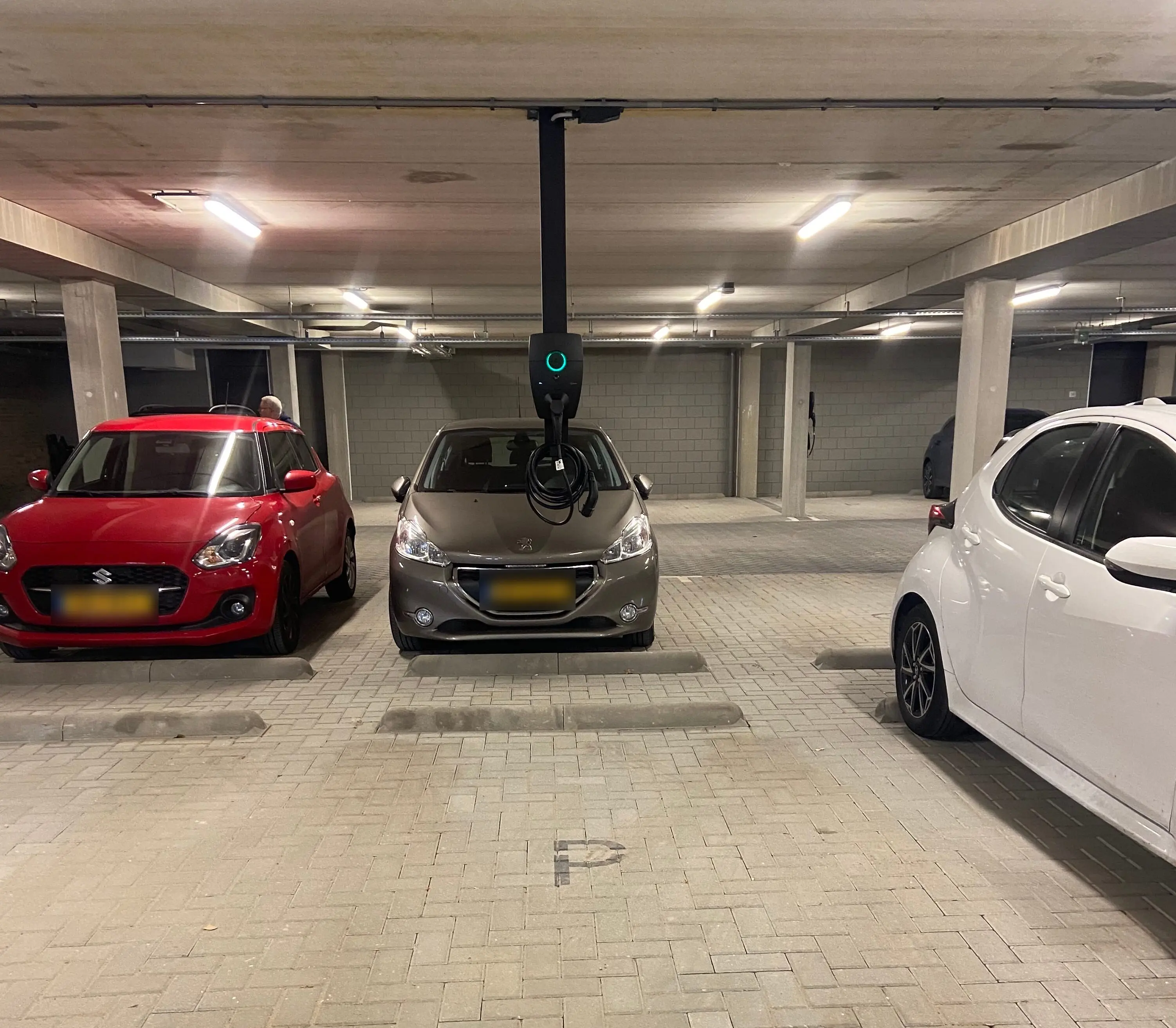 Laadpunten in parkeergarage VvE Cruquius